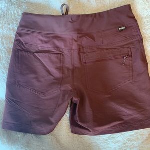 REI women’s 6 regular fit shorts